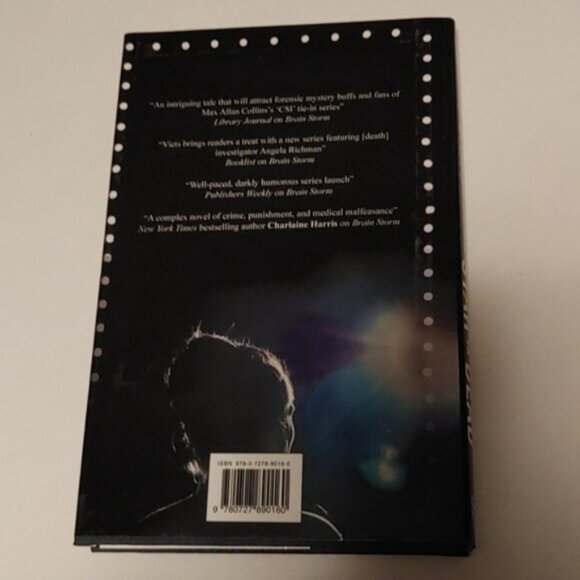 3/$13 A Star is Dead by Elaine Viets adult hardcover mystery novel 2021 - Picture 4 of 6